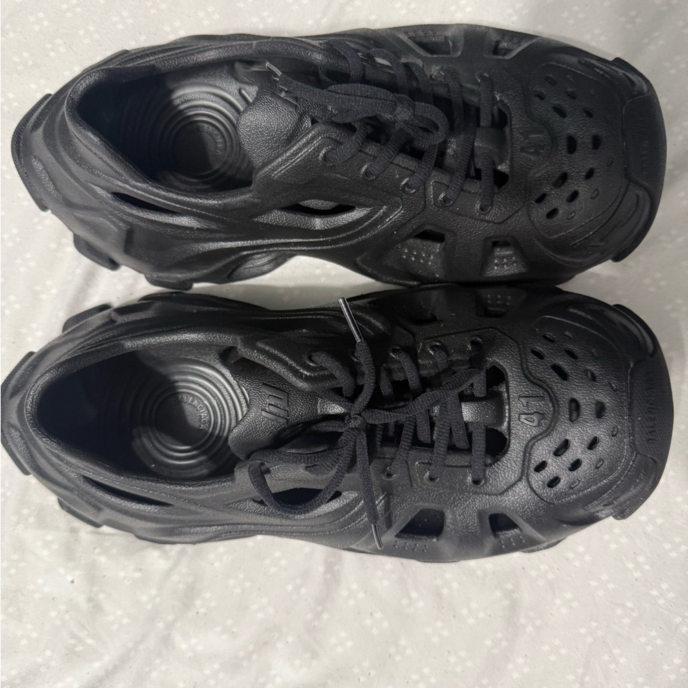 Balenciaga Black Sneakers Lightweight Mesh Design - Picture 3 of 3